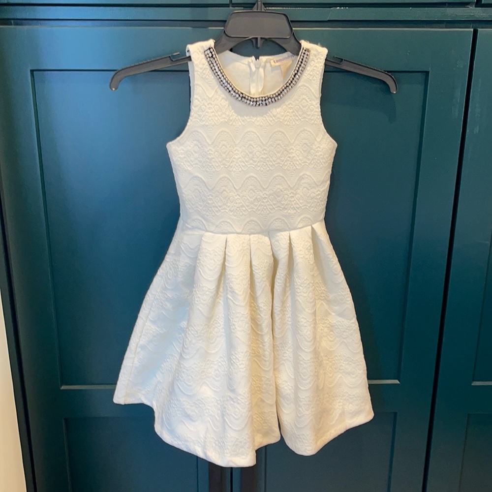 Girls White size 5 lace style dress.